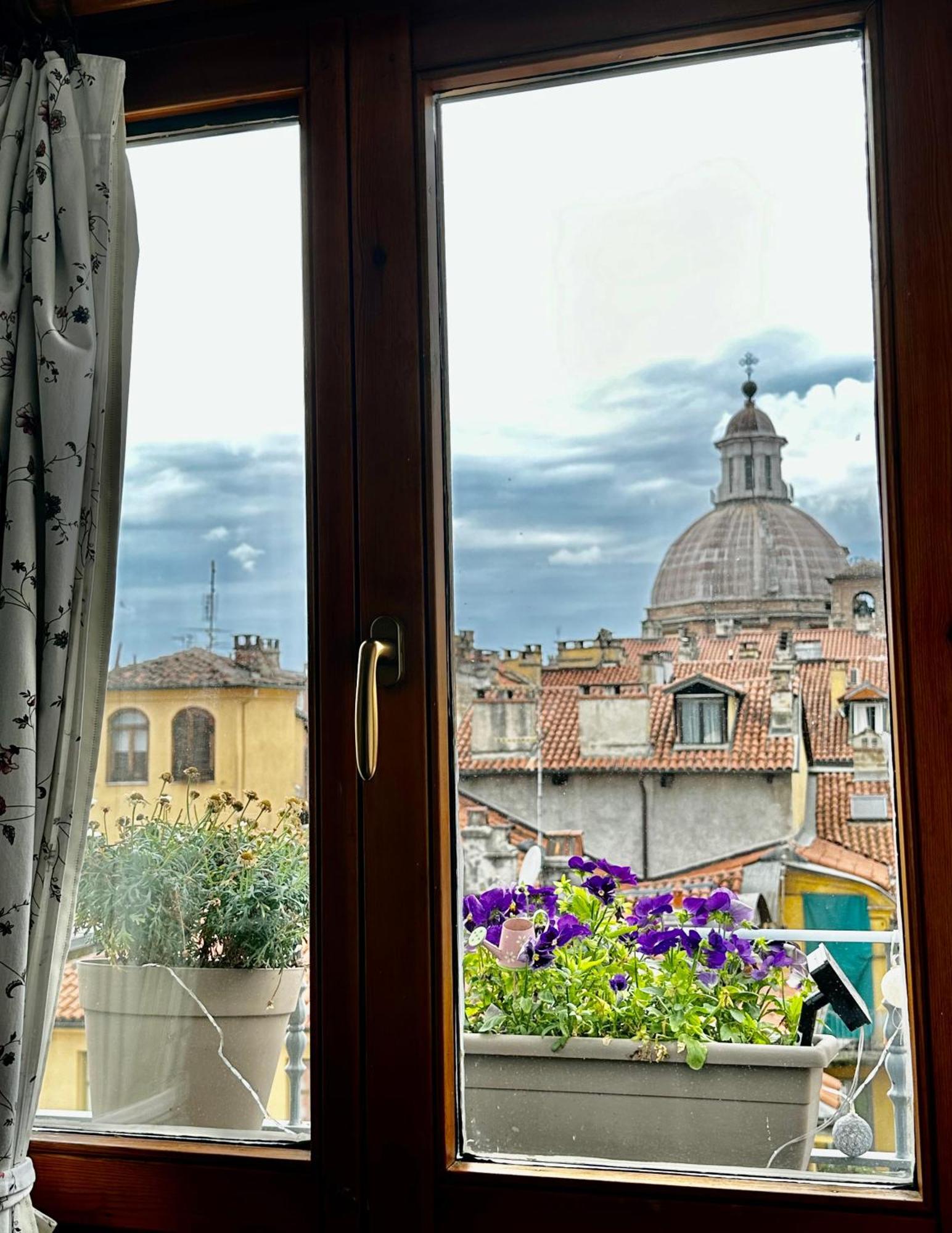 Apartment Loft Centro Storico Tommaso Turin